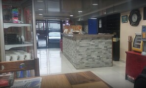 Reception - Hotel Lleras (David)