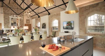 Situated on the Burghley Estate, The Dairy offers luxury accommodation for up to 20 guests in stunni