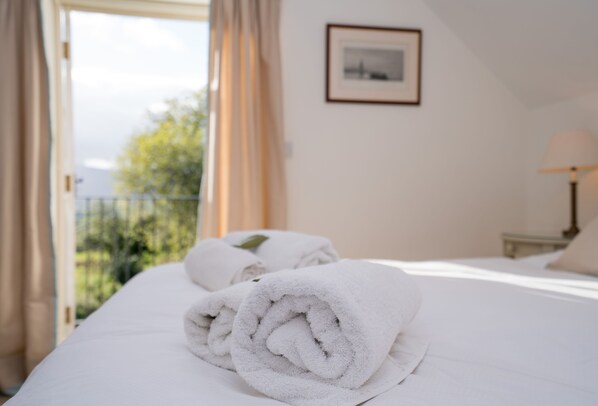 First floor:  Double bedroom with 5' bed