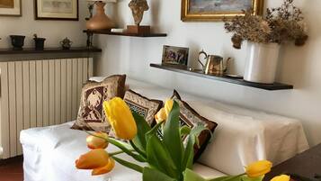 2 camere, una cassaforte in camera, una scrivania, ferro/asse da stiro