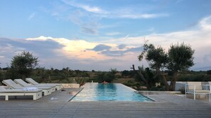 Piscine à débordement
