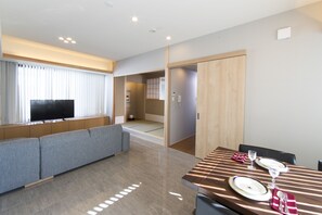 Suite Mountain View Twin Room | In-room dining - My K House (Kyoto)