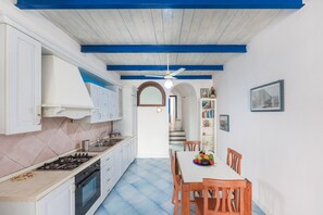 Fridge, oven, stovetop, coffee/tea maker