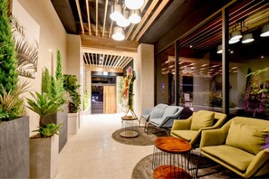 Lobby sitting area - BLANC Business Hotel (Busan)