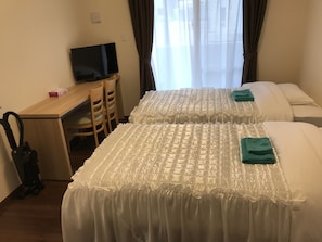 Kahden hengen standard-huone (kaksi sänkyä) | Työpöytä, kannettavalle tietokoneelle sopiva työtila, pimennysverhot