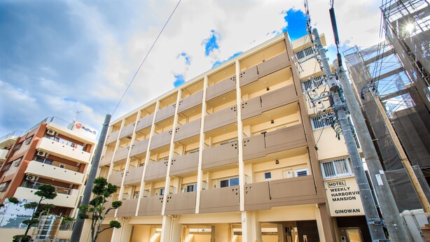 A multi-story hotel with a sign indicating it is a weekly harborview mansion in Ginowan. - Weekly Harbor View Mansion Ginowan (Ginowan)