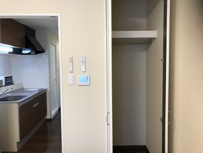 Standard Twin Room | Desk, laptop workspace, blackout drapes, iron/ironing board - Weekly Harbor View Mansion Ginowan (Ginowan)