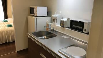 Standard Twin Room | Private kitchenette | Full-size fridge, microwave, stovetop, electric kettle