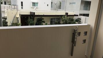 Standard Twin Room | Balcony