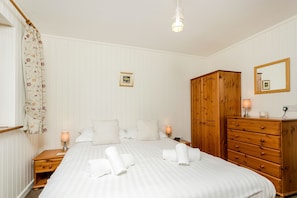2 bedrooms, iron/ironing board, Internet, bed sheets - Four star Lodge with two bedrooms and bathrooms, fabulous views yet close to pubs and beach (Minehead)