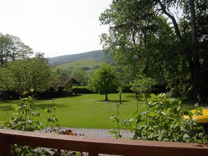 Property grounds - Four star Lodge with two bedrooms and bathrooms, fabulous views yet close to pubs and beach (Minehead)