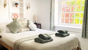 Unclassified image, 5 of 21, button - Grove Cottage -  a cottage that sleeps 4 guests  in 2 bedrooms (Yarmouth)