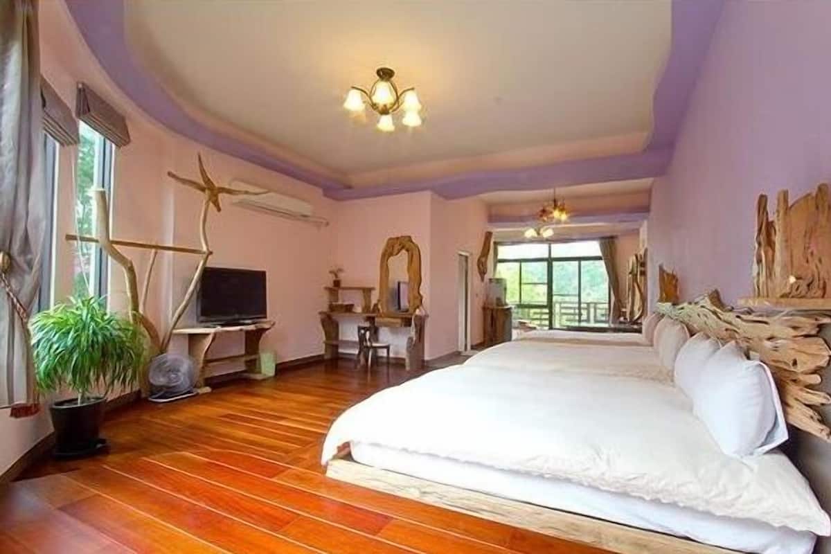 Escritorio, cortinas blackout y wifi gratis