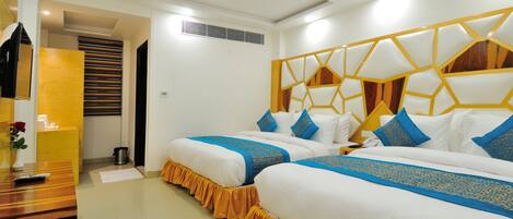 家庭房 | 客房内保险箱、办公桌、免费 WiFi