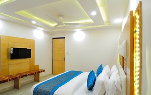 Deluxe Room | In-room safe, desk, free WiFi - The Gold Inn (New Delhi)