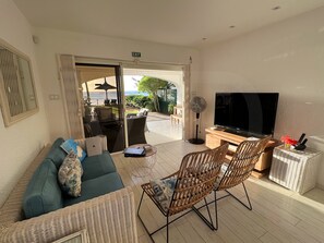 Smart TV - Caro's Beachfront Villa with private pool at Trou aux Biches beach to rent (Trou aux Biches)