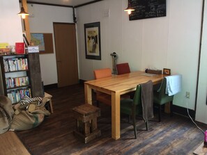 In-room dining - Guest House YASUBE - Hostel (Sapporo)