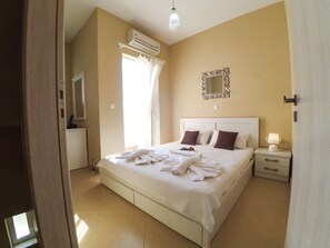 4 bedrooms, iron/ironing board, travel crib, free WiFi