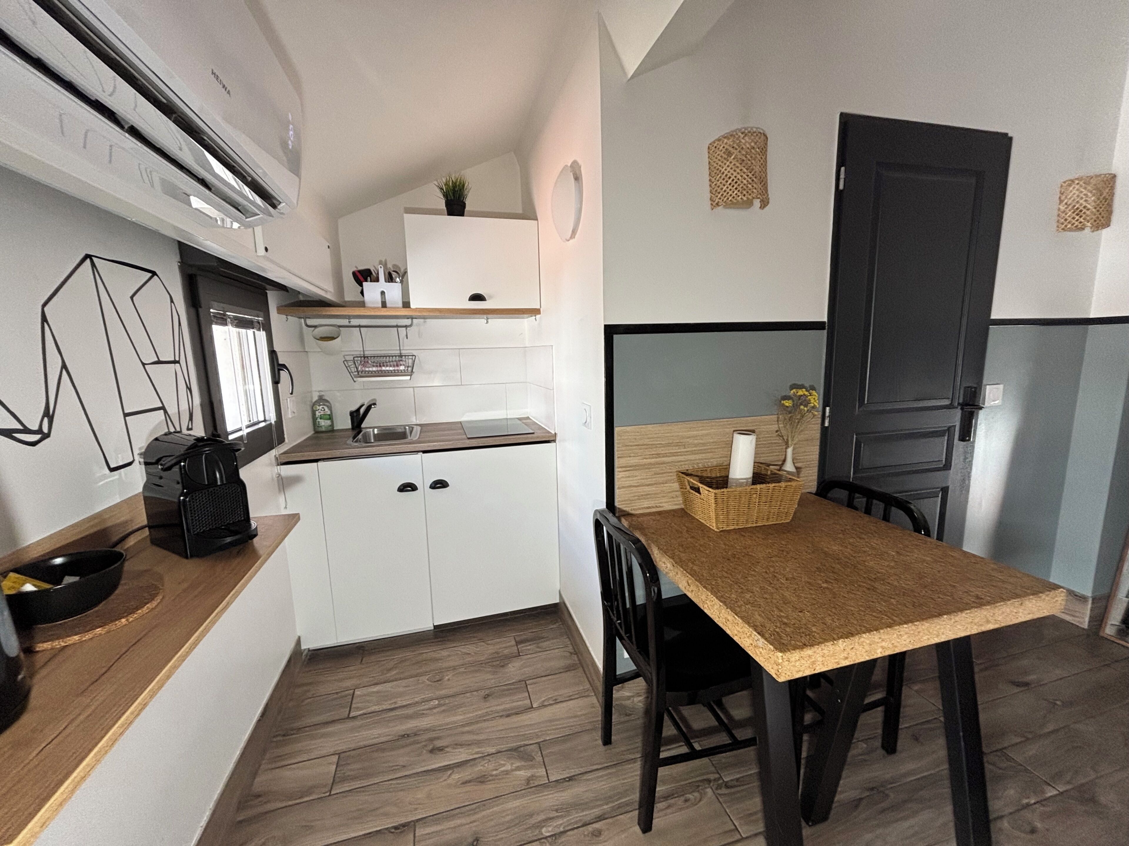 Comfort-Studio | Eigene Küche | Kühlschrank, Mikrowelle, Herdplatte, Wasserkocher mit Kaffee-/Teezubehör