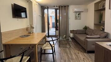 Appartement Classique | Coin séjour | Télévision à écran plat