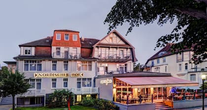 Doppelzimmer mit Terrasse und Küchenzeile - Strandhotel Nordischer Hof