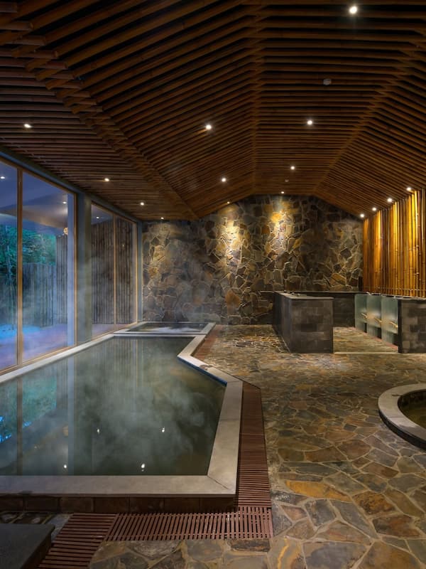 Sauna, hammam, sources chaudes/minérales, soins corporels