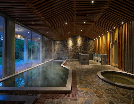 Sauna, baño de vapor, aguas termales y tratamientos corporales