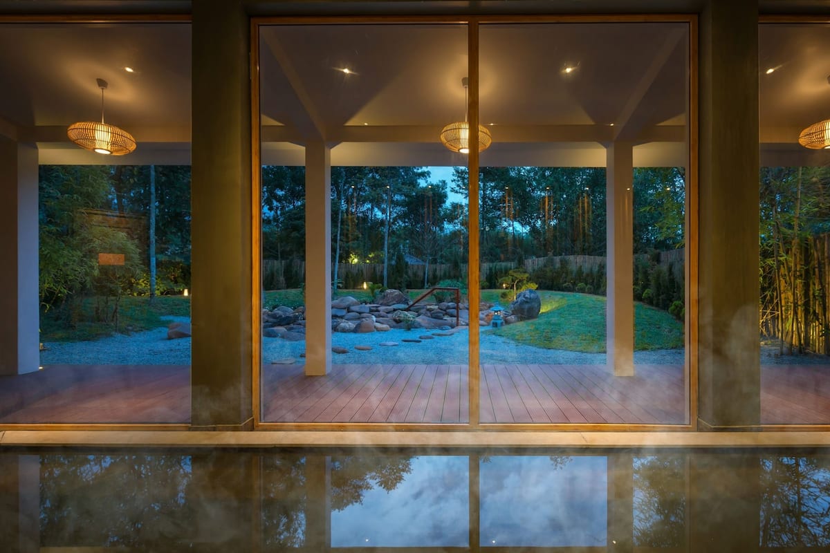 sauna, steam room, hot springs/mineral springs, body treatments