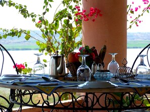 屋外ダイニングエリア