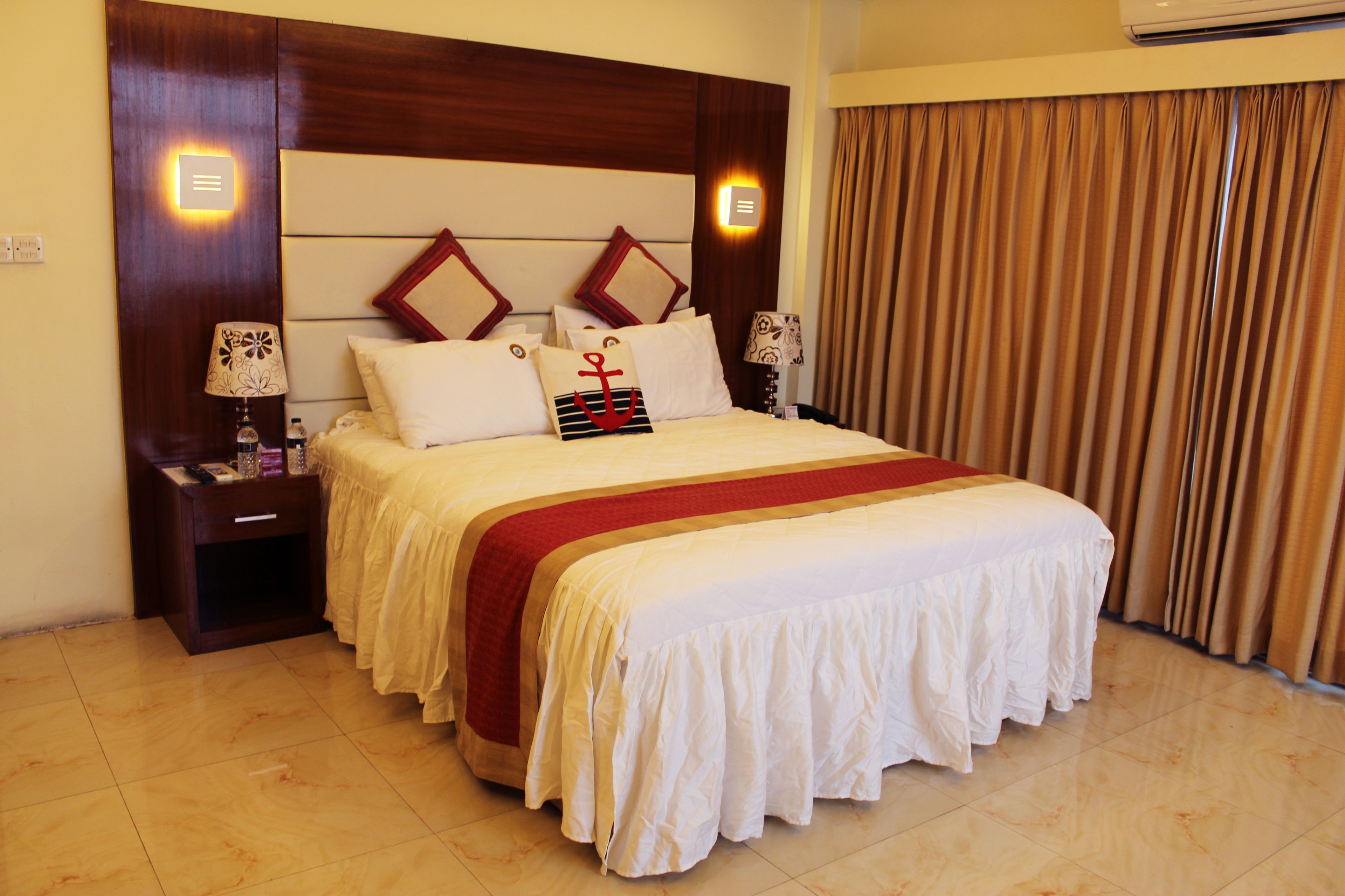 luxury suite | 1 bedroom, minibar, in-room safe, soundproofing