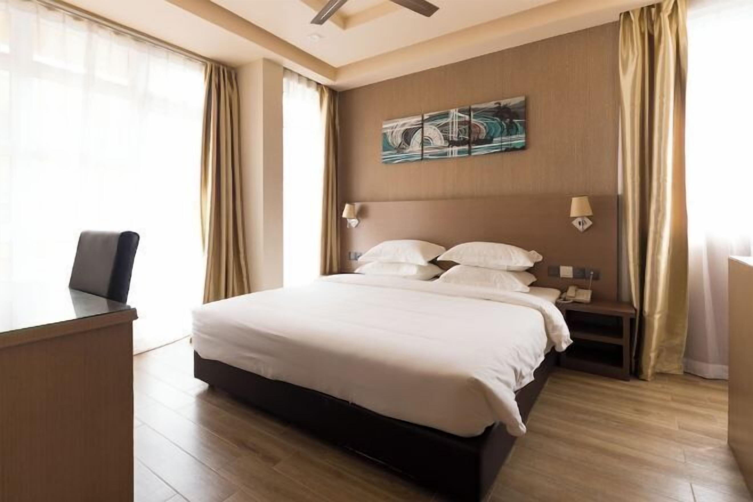 Premium bedding, minibar, in-room safe, desk