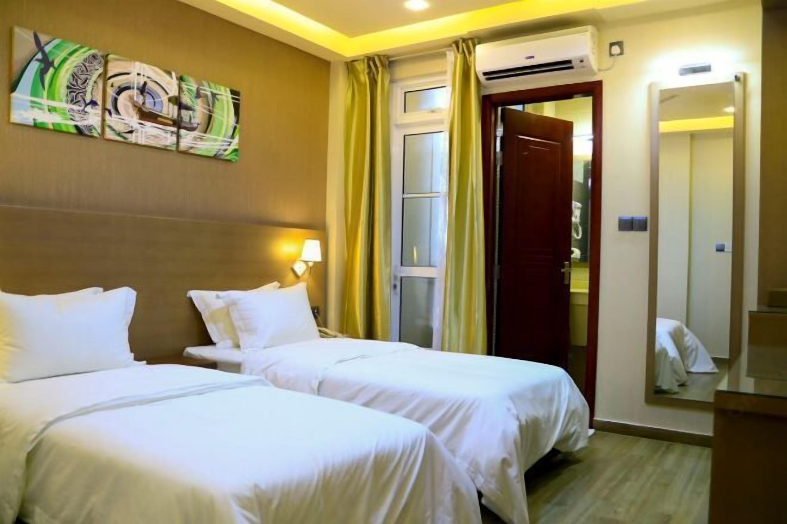 Premium bedding, minibar, in-room safe, desk