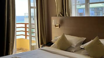 Deluxe Room Twin Bed | Balcony view