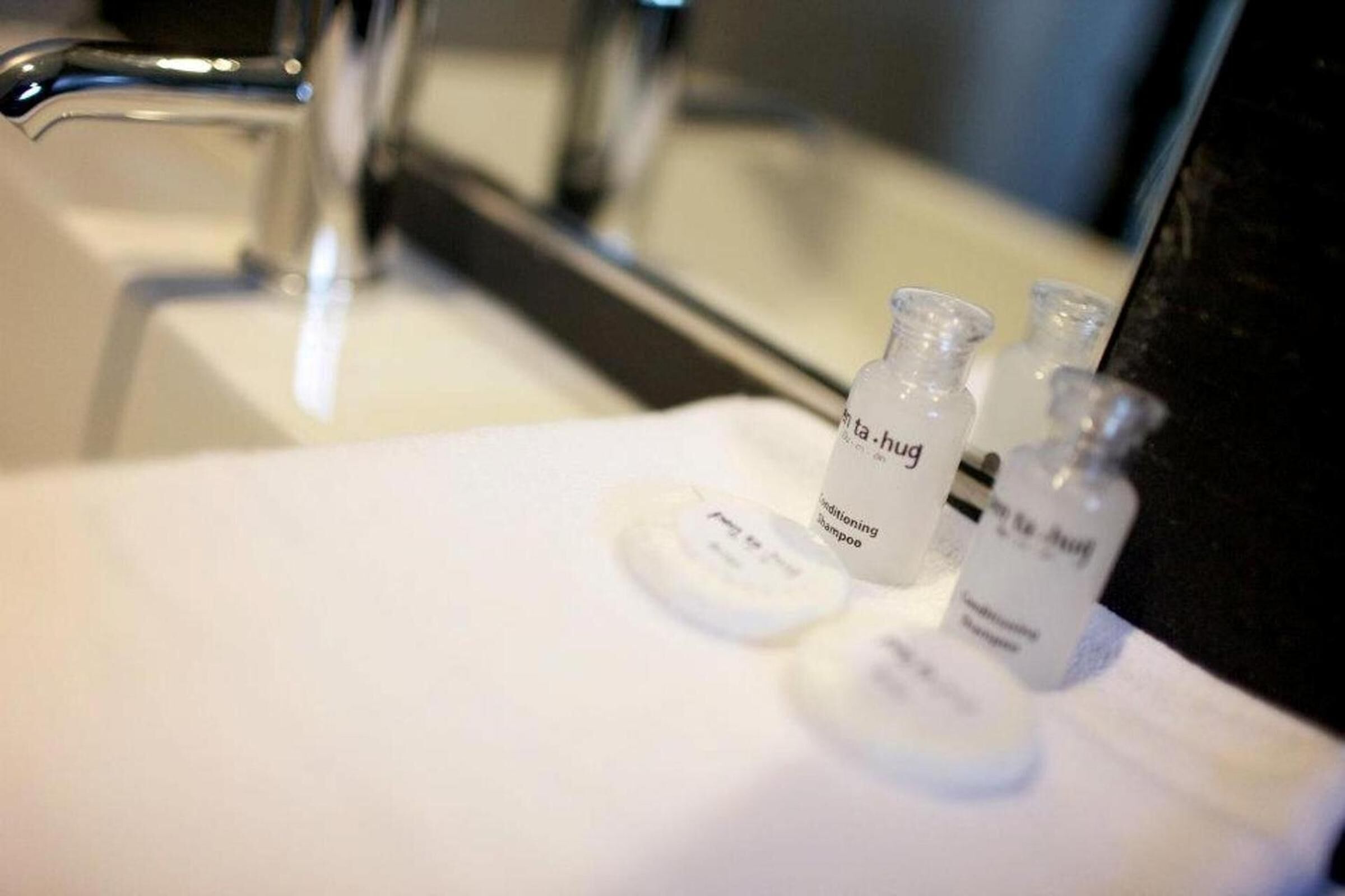 shower, free toiletries, towels