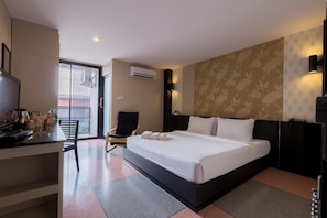 Desk, blackout drapes, rollaway beds, free WiFi - Pentahug Hotel (Ubon Ratchathani)