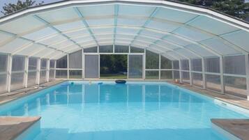 Piscine couverte, piscine extérieure