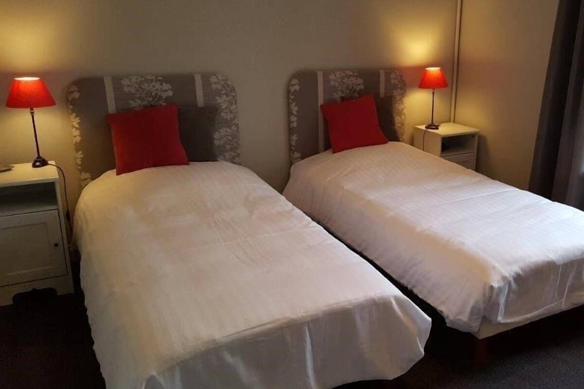 Habitación Confort con 2 camas individuales, baño privado, vista al río (Chambre Montlouis) | 1 habitación, ropa de cama de alta calidad y decoración personalizada