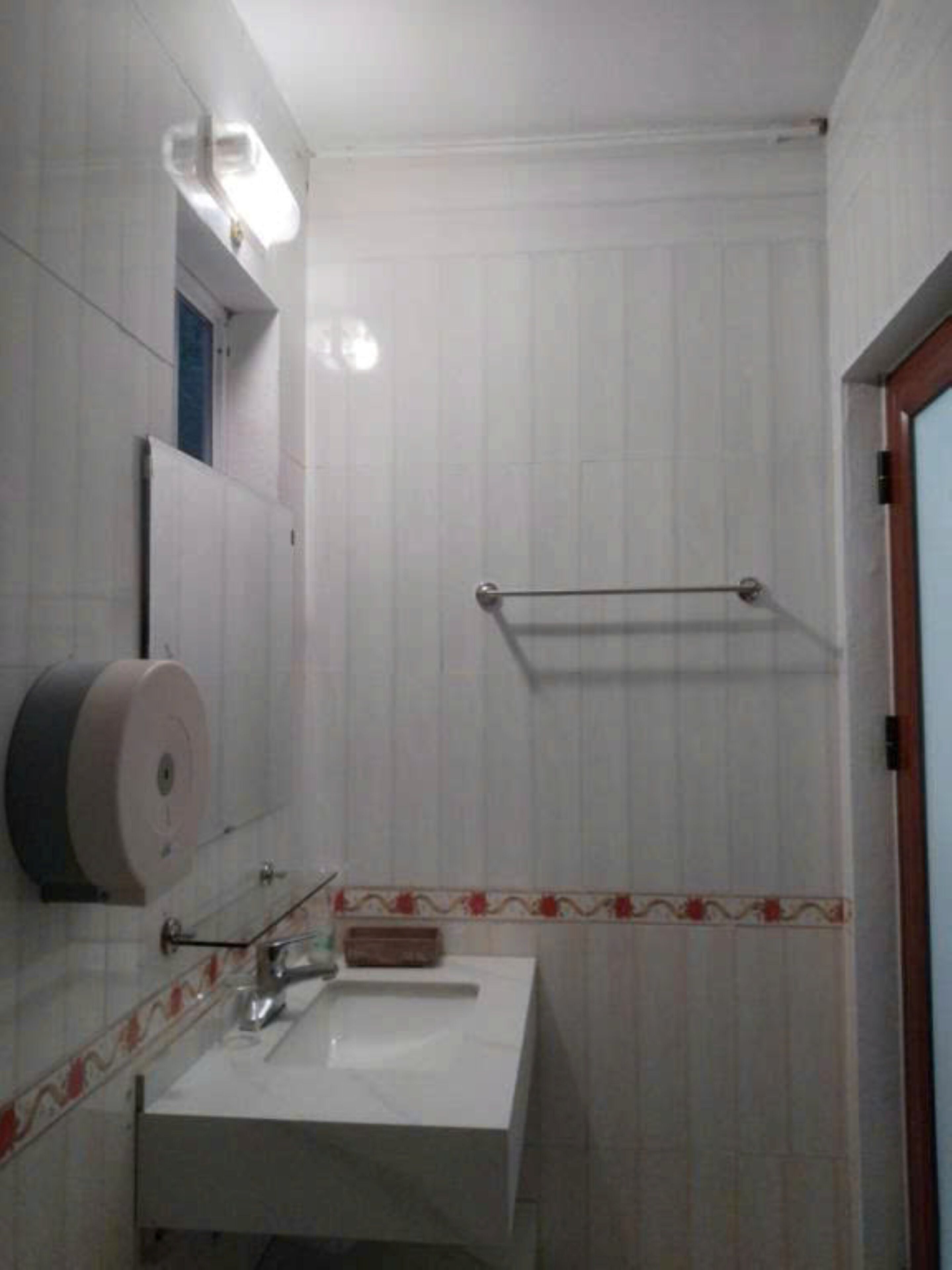 shower, free toiletries, hair dryer, bathrobes