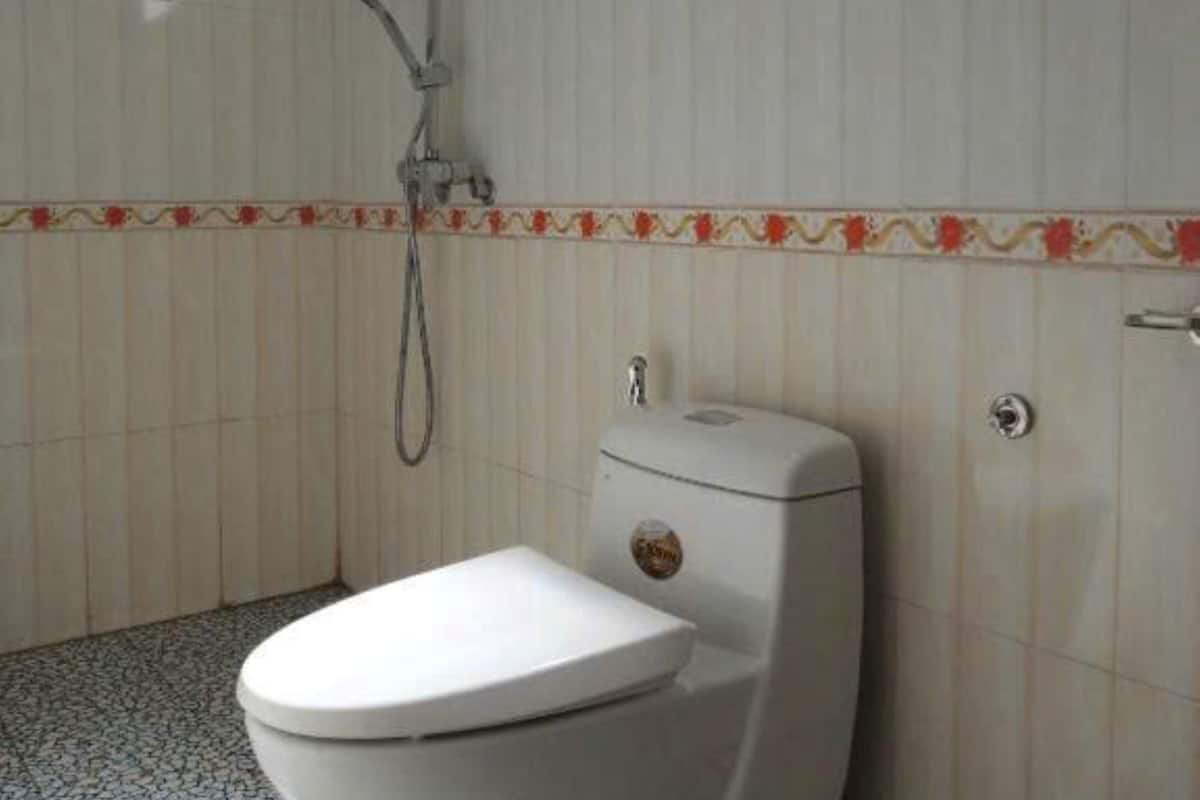 shower, free toiletries, hair dryer, bathrobes