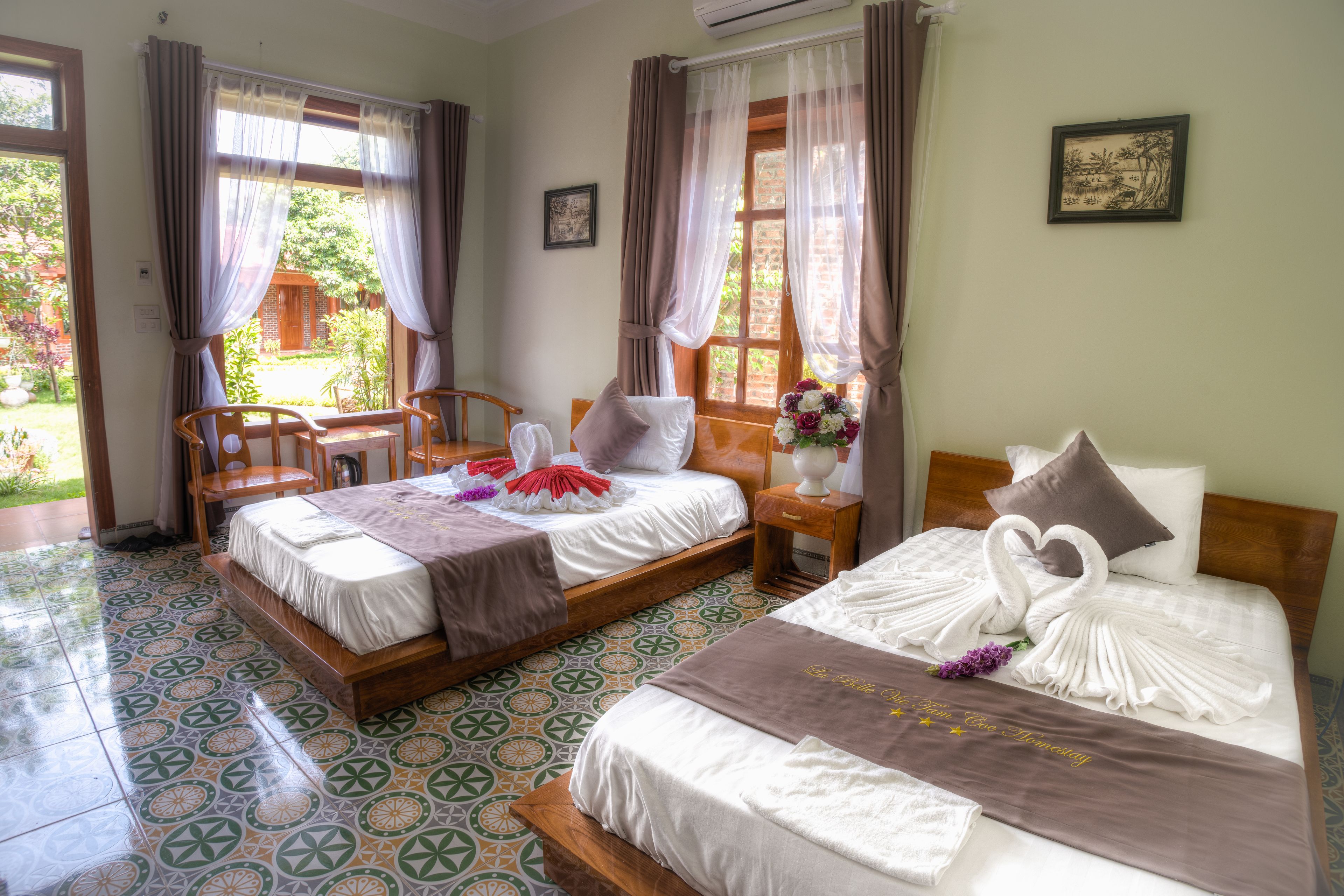 deluxe twin room | down duvets, minibar, individually furnished, desk