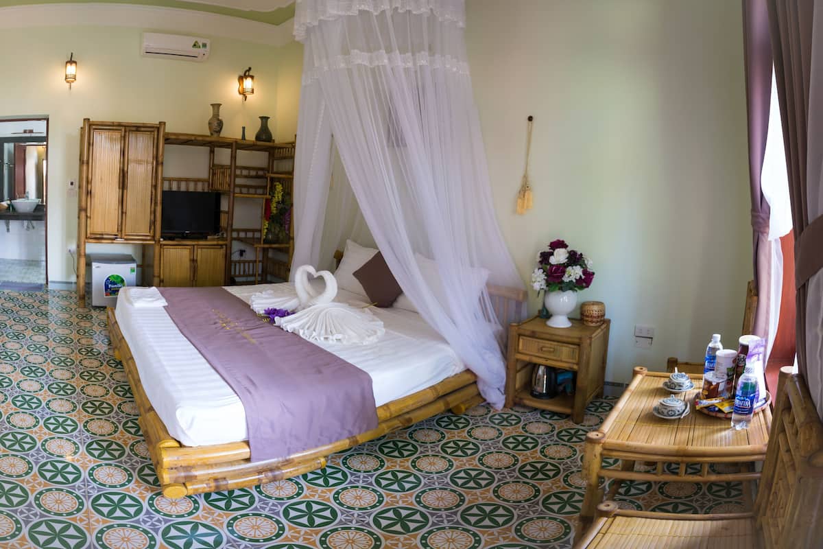 Couette en duvet d'oie, minibar, ameublement personnalisé, bureau