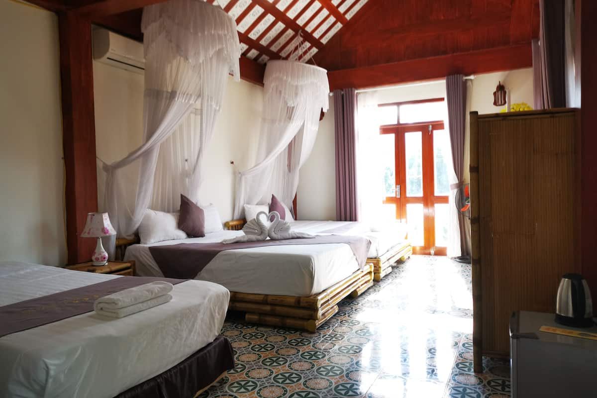 family suite | down duvets, minibar, individually furnished, desk