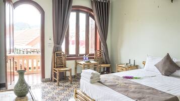 Down duvets, minibar, individually furnished, desk