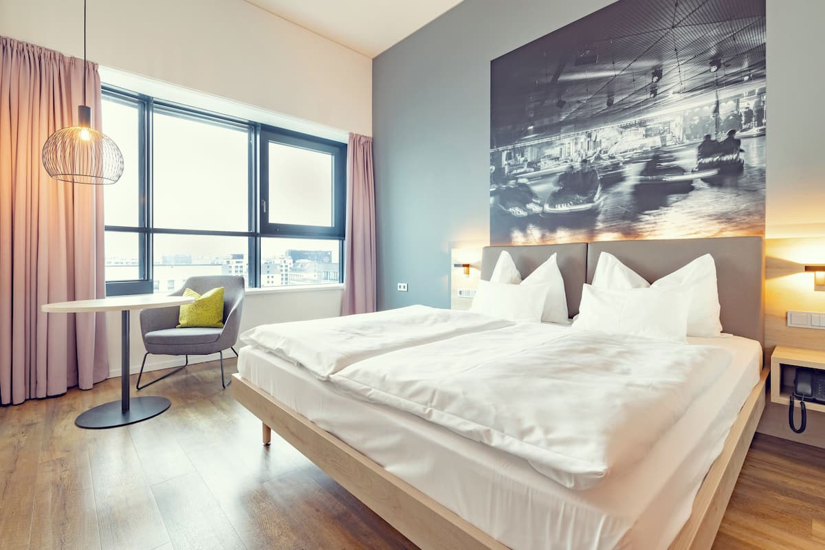 roomz Style Double Room | 1 bedroom, hypo-allergenic bedding, in-room safe, desk