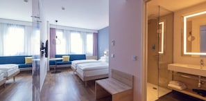 roomz Style Twin Room with Bench | 1 bedroom, hypo-allergenic bedding, in-room safe, desk