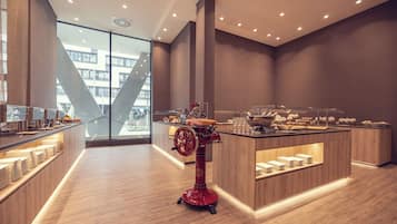 Desayuno buffet todos los días (EUR 25.00 por persona)