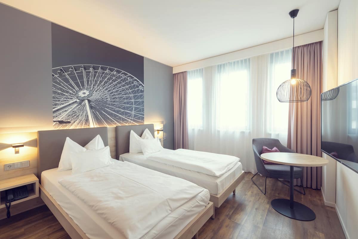 roomz Style Twin Room | 1 bedroom, hypo-allergenic bedding, in-room safe, desk