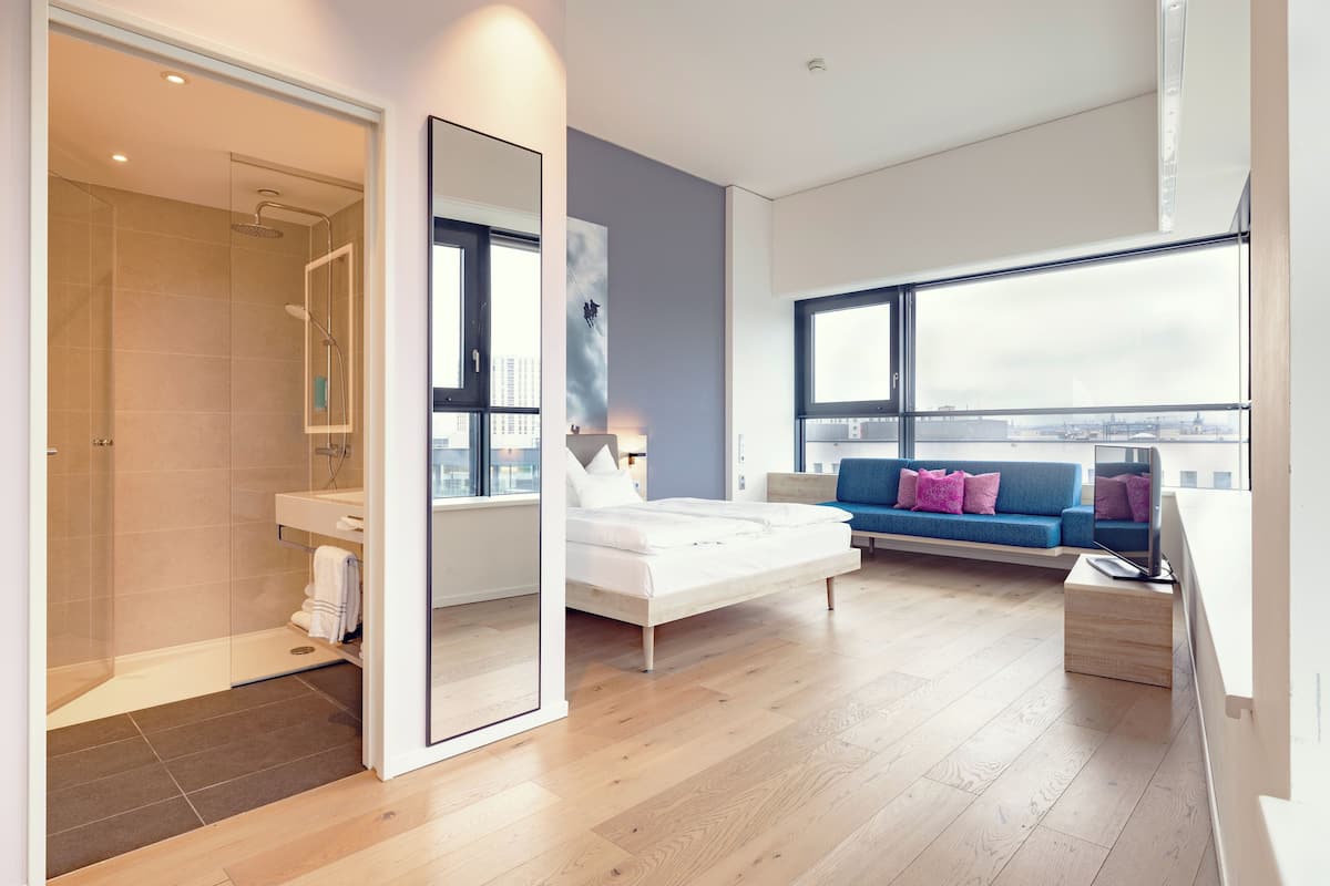 Style Panorama | 1 bedroom, hypo-allergenic bedding, in-room safe, desk