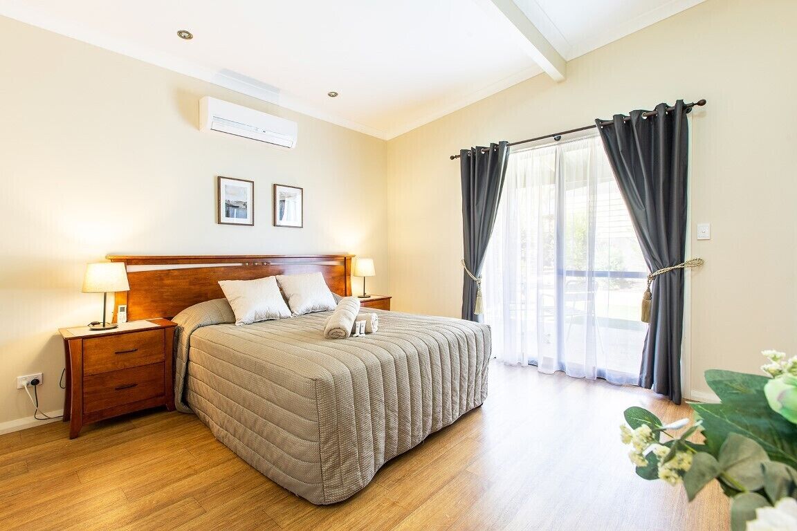 studio chalet | premium bedding, iron/ironing board, free wifi, bed sheets