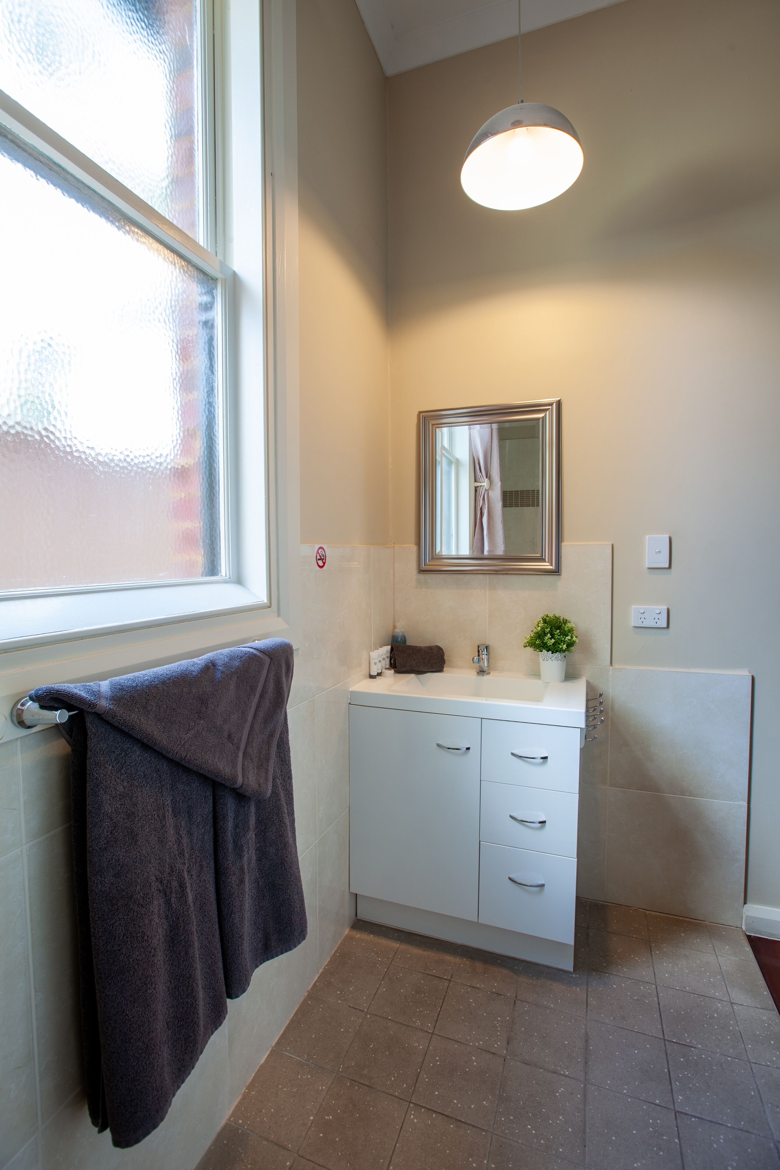 shower, free toiletries, towels